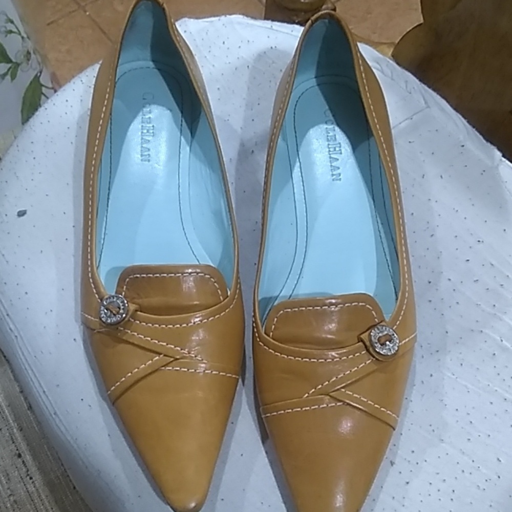 Cole Hahn tan leather flats